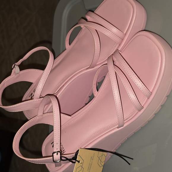 (J31) Madden NYC Women's Quarter Strap Wedge - Picture 2 of 6